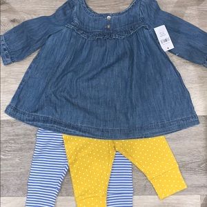 NWT gap top with 2 pairs of leggings